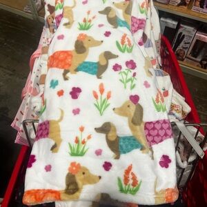 NWT (RARE) Wags n Wiggles Colorful Dachshund Hearts & Flowers Throw Blan…